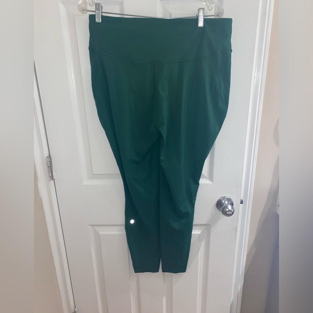 Lululemon everglade green base pace leggings